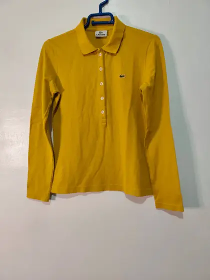 Polo manga larga Lacoste Mostaza mujer talla 38 equivale a una M ver medidas