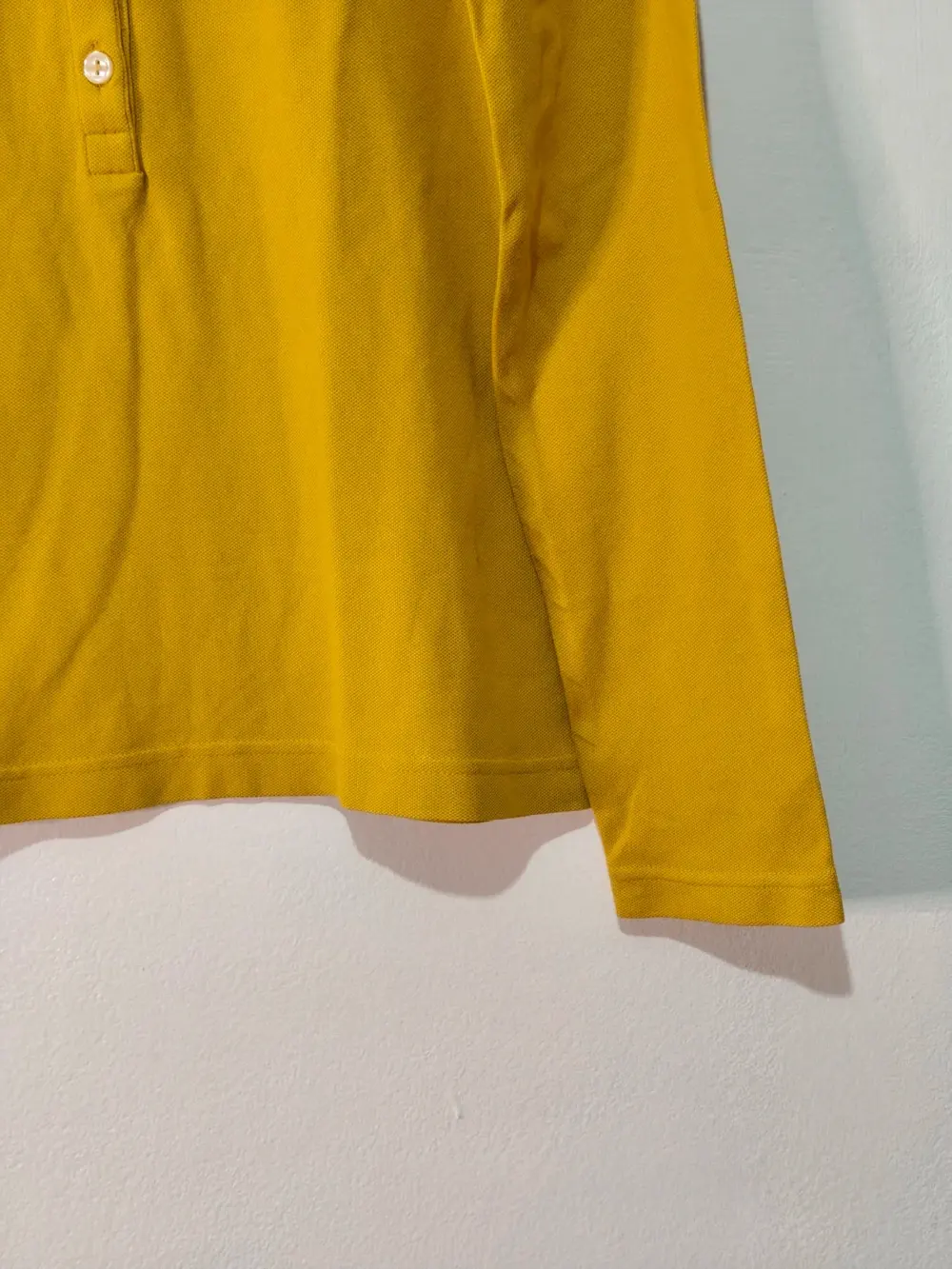 Polo manga larga Lacoste Mostaza mujer talla 38 equivale a una M ver medidas, foto 2