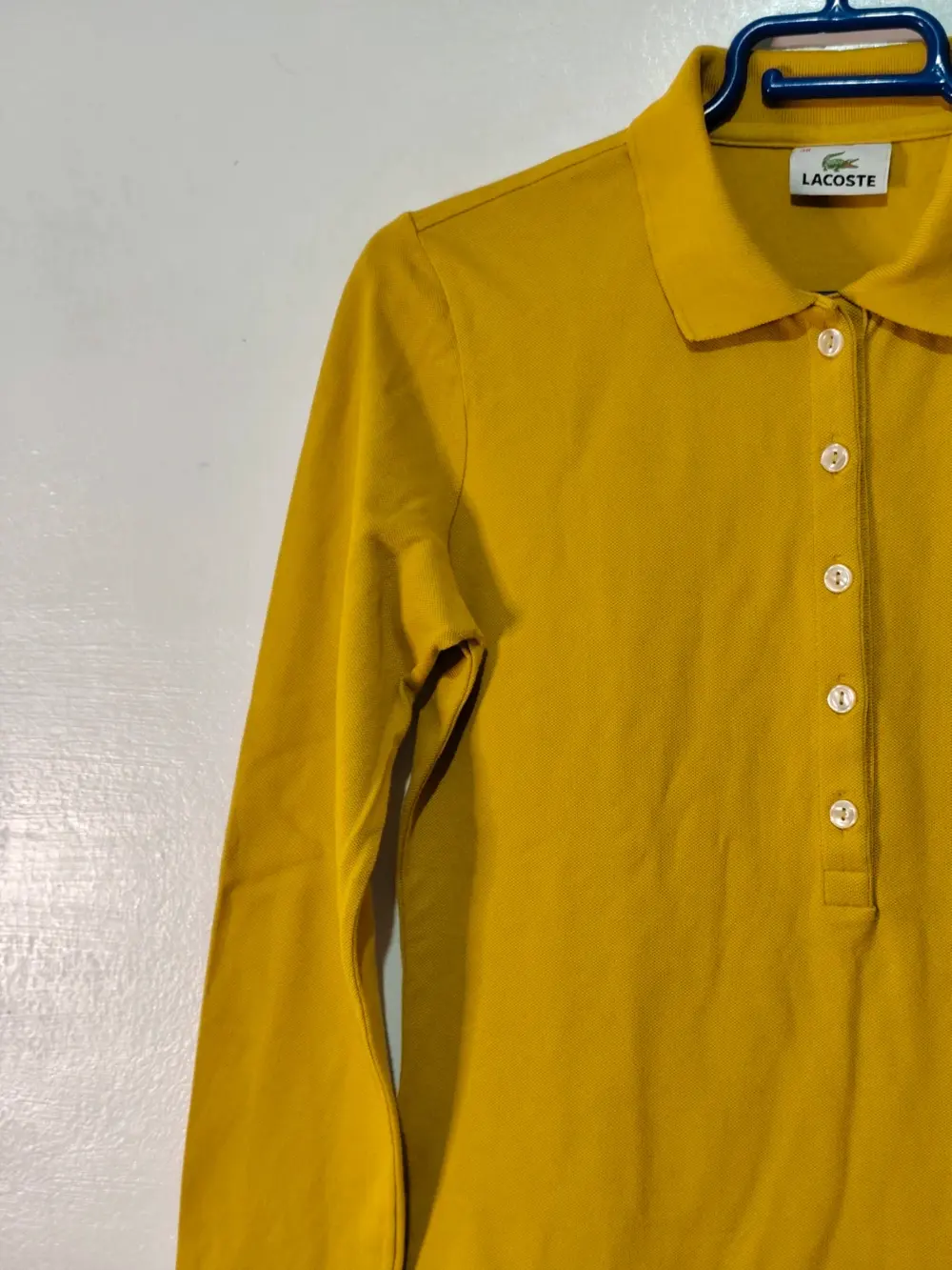 Polo manga larga Lacoste Mostaza mujer talla 38 equivale a una M ver medidas, foto 4