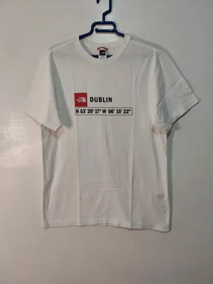 Camiseta The North Face Dublin coordenadas blanca talla M