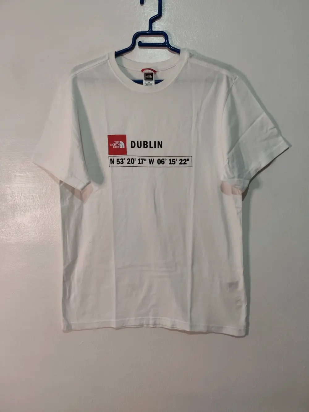 Camiseta The North Face Dublin coordenadas blanca talla M
