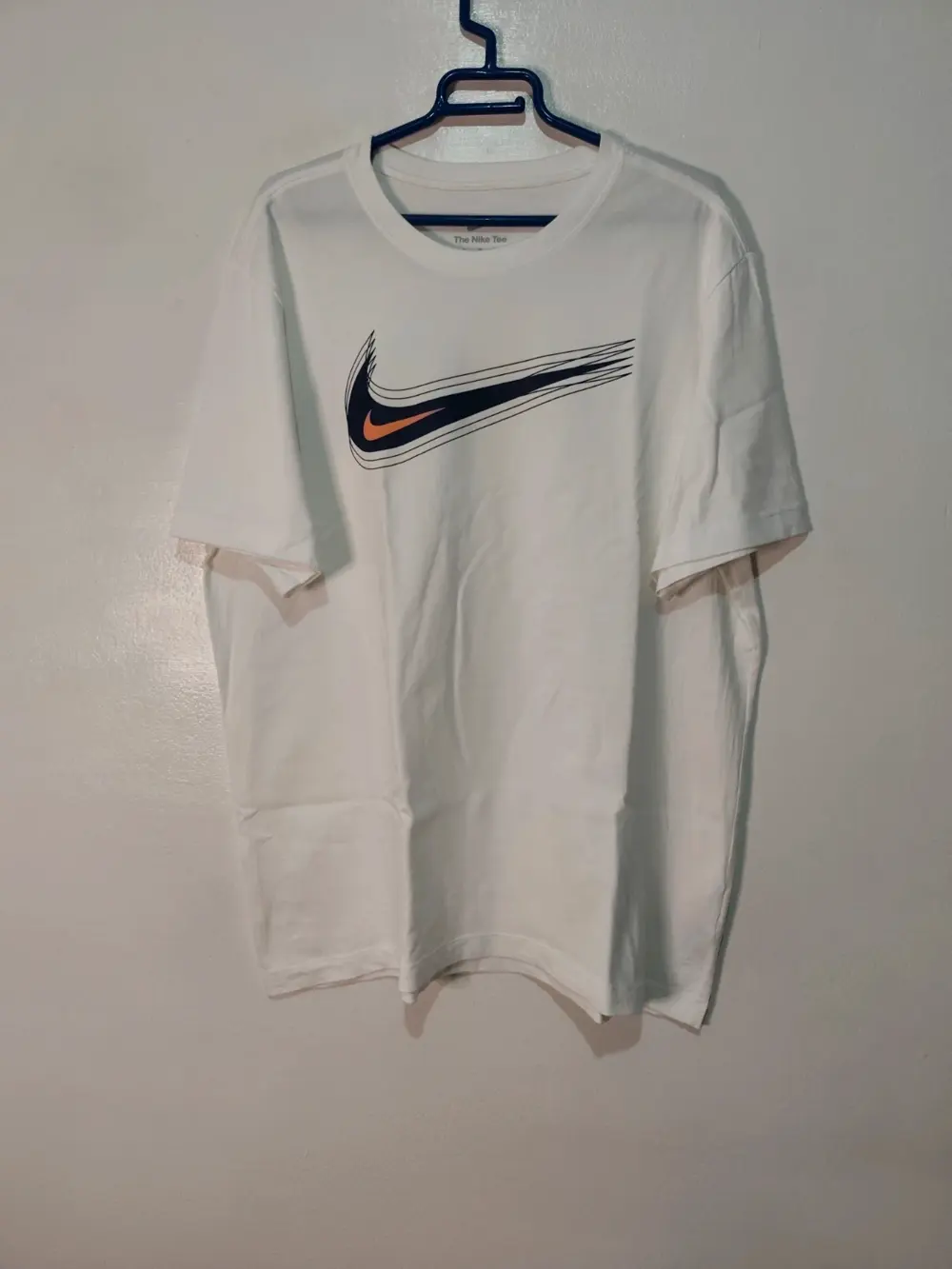 Nike tee camiseta blanca swoosh naranja talla XL ver medidas