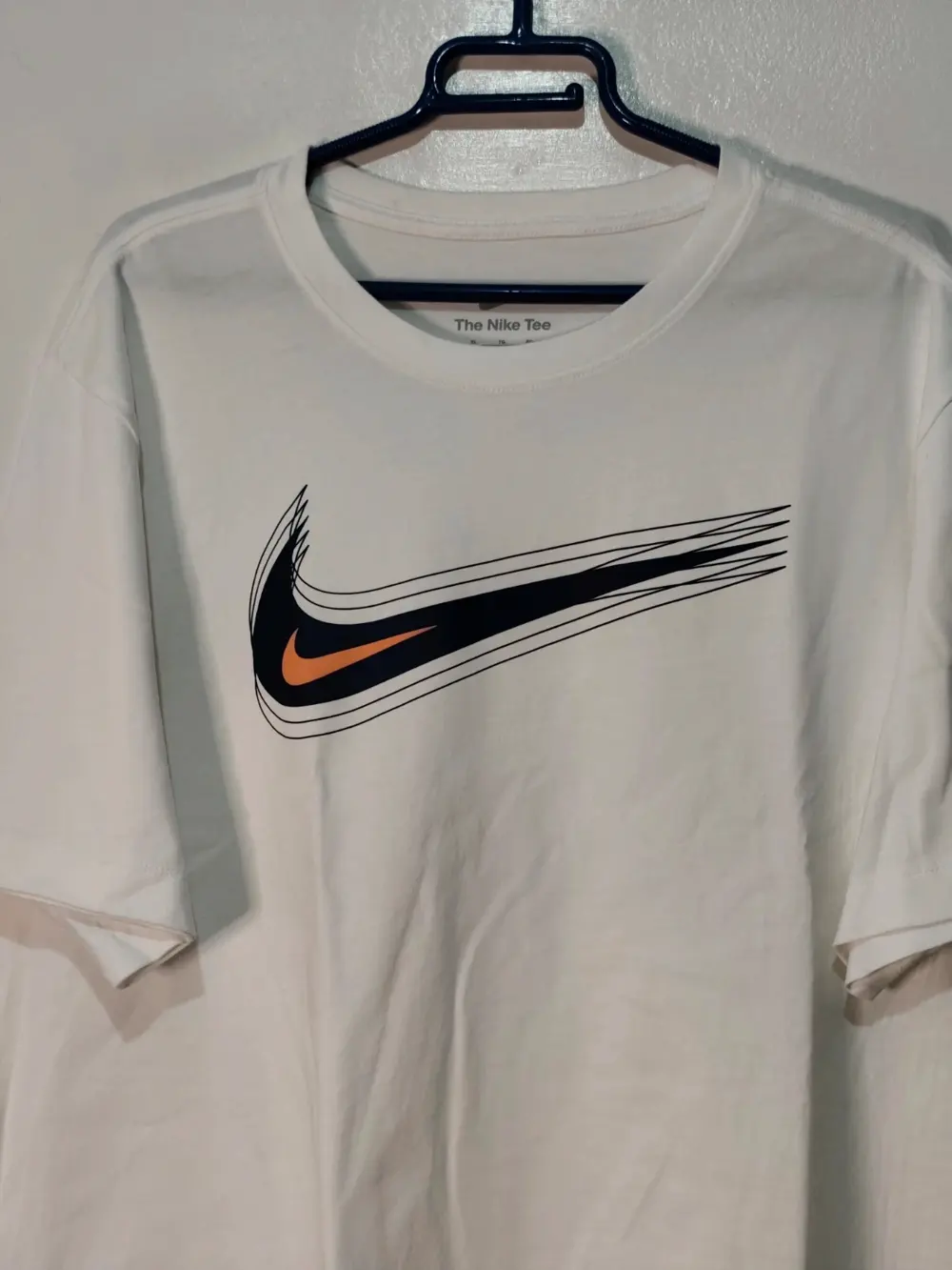 Nike tee camiseta blanca swoosh naranja talla XL ver medidas, foto 2