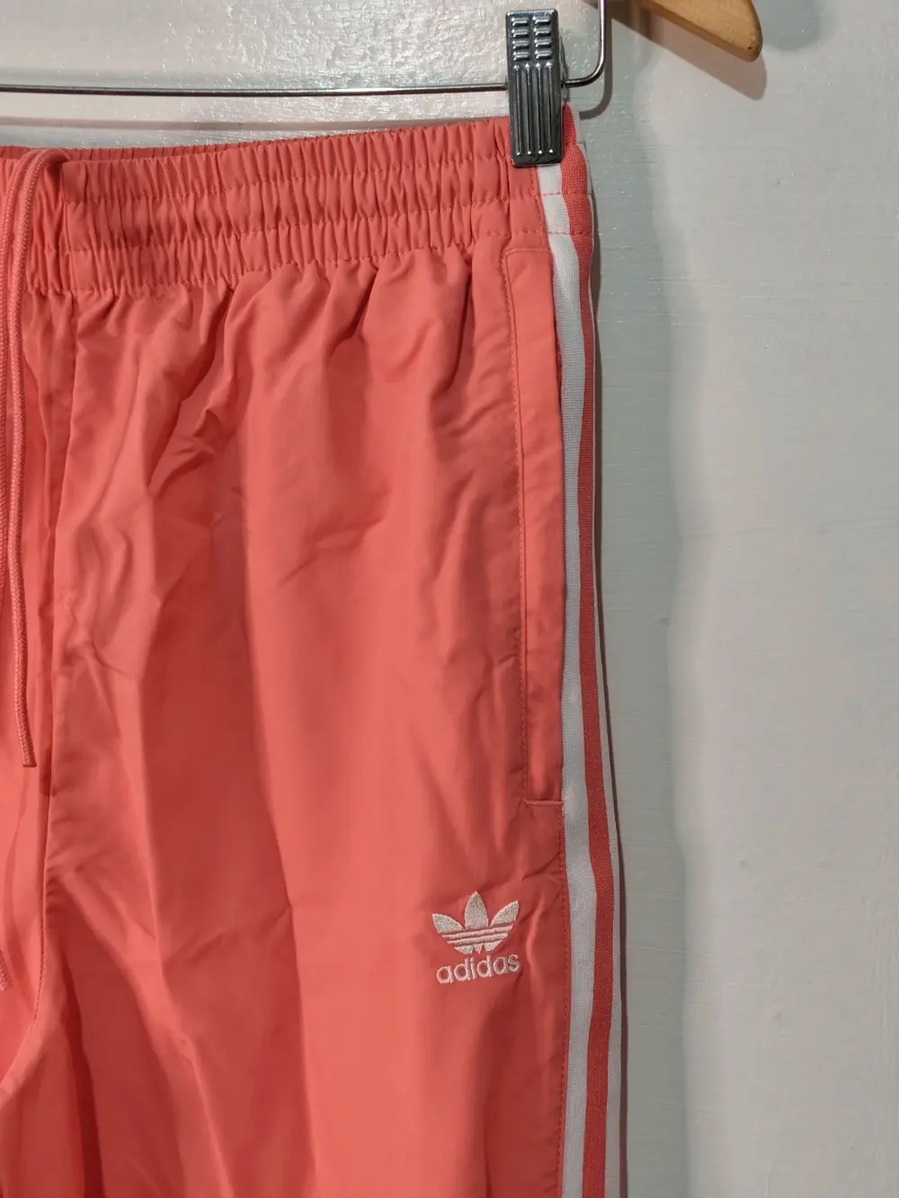 Pantalón adidas originals coral primegreen talla S, foto 4