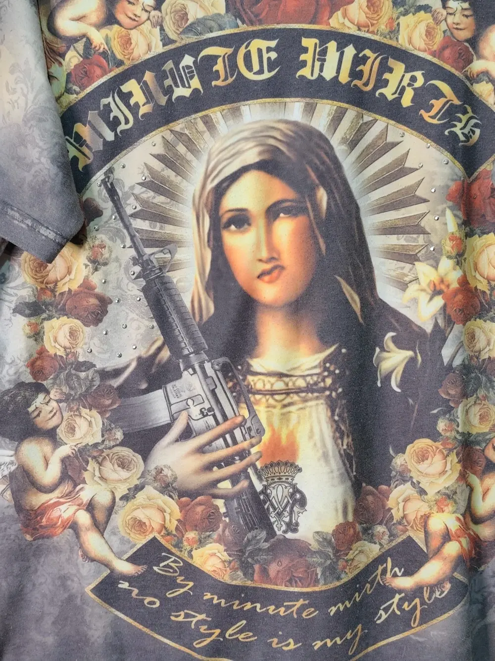 Camiseta minute mirth all over print virgen querubines fusil talla M street gang, foto 2