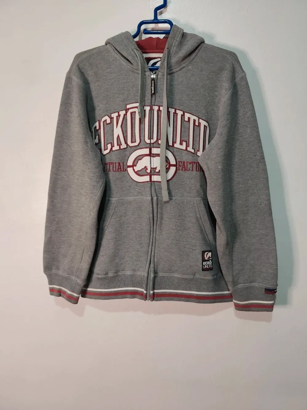 Sudadera con capucha y cremallera Ecko Unltd talla S ver medidas