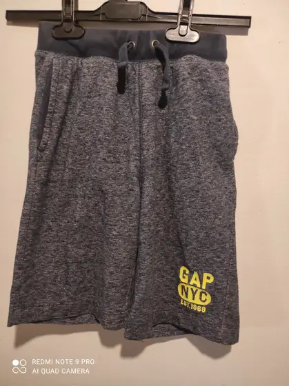 Pantalon corto Gap kids.talla M 8