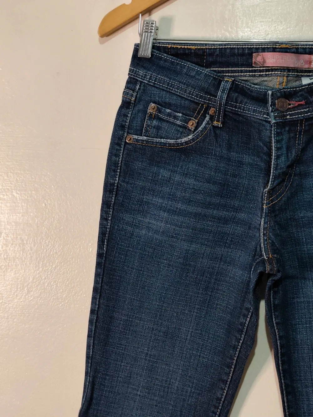 Pantalón vaquero Levi's superlow 518 boot cut azul oscuro tiro bajo y2k talla 5s, foto 4