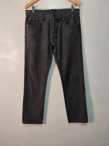Pantalón vaquero Hugo Boss gris lavado negro talla 33/32 equivale a una L ver medidas