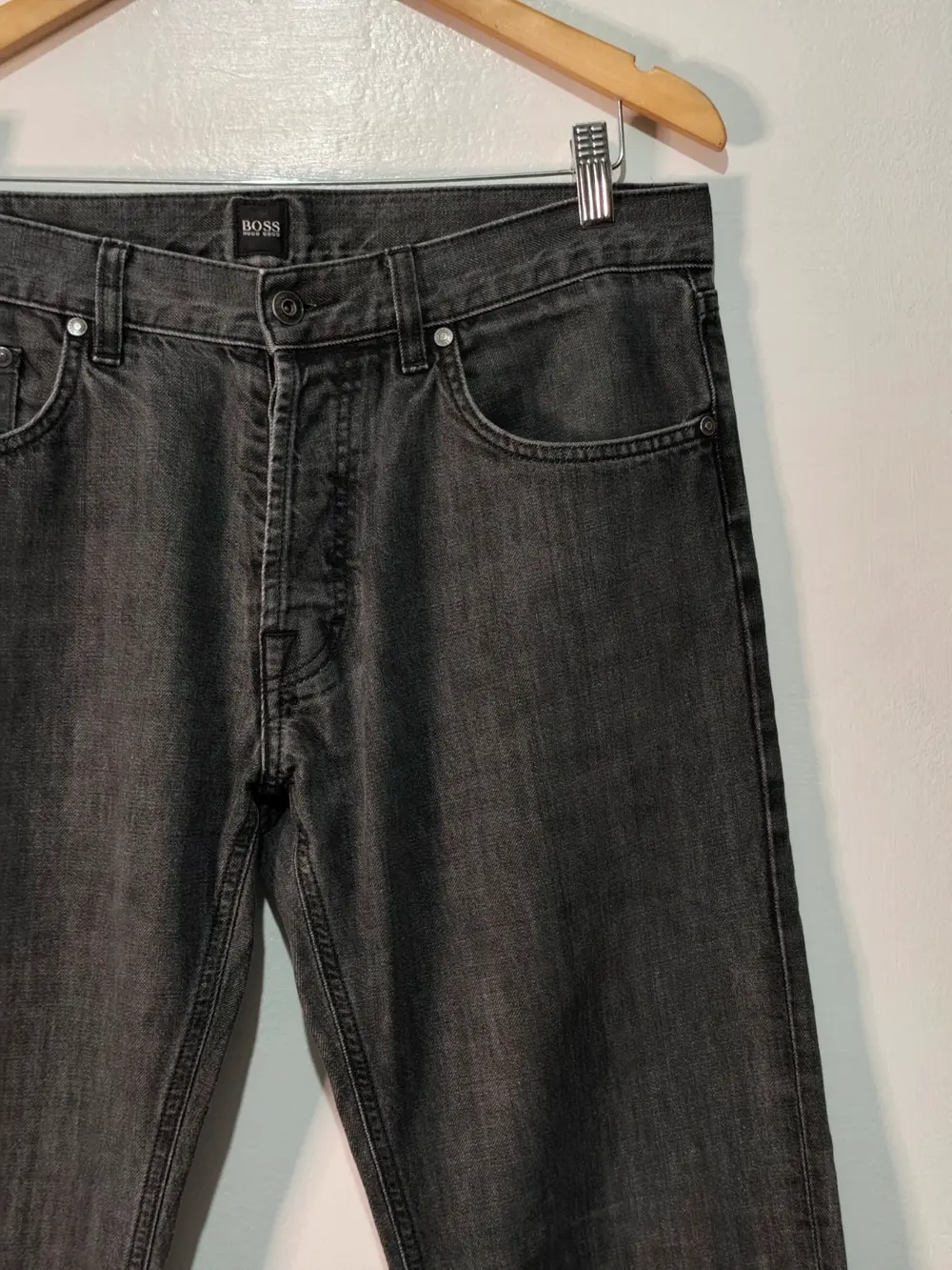 Pantalón vaquero Hugo Boss gris lavado negro talla 33/32 equivale a una L ver medidas, foto 2
