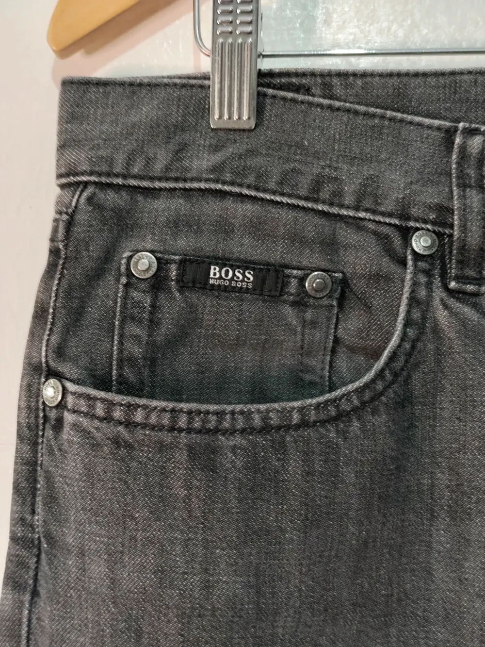 Pantalón vaquero Hugo Boss gris lavado negro talla 33/32 equivale a una L ver medidas, foto 4