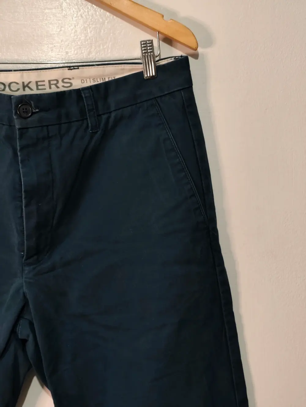 Pantalón chino Dockers azul marino slim fit w34 L30 equivale a una L, foto 2