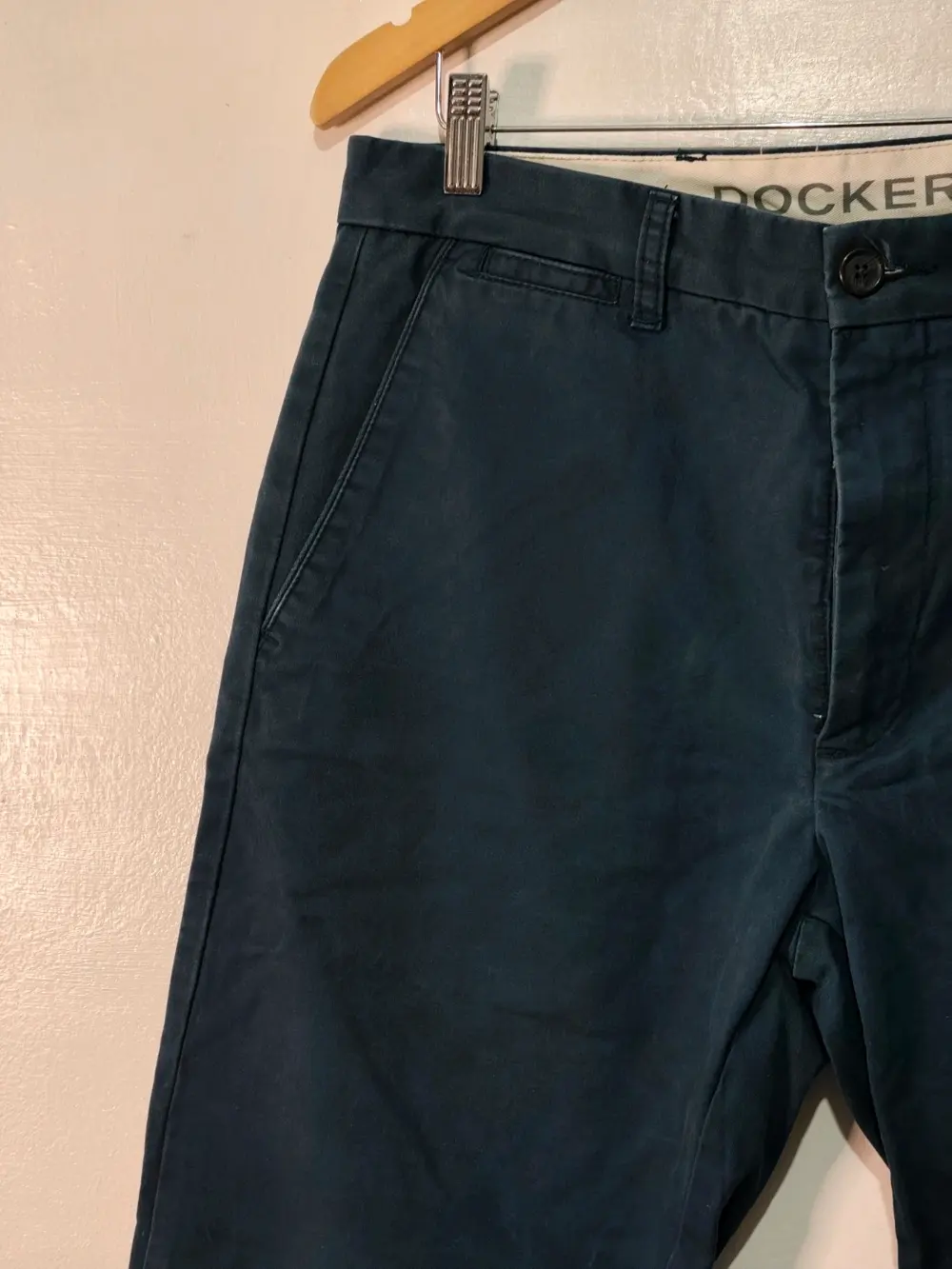 Pantalón chino Dockers azul marino slim fit w34 L30 equivale a una L, foto 3