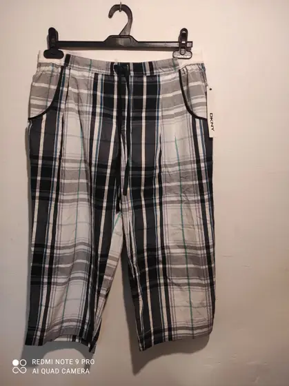 Pantalon Corto hasta la rodilla DKNY