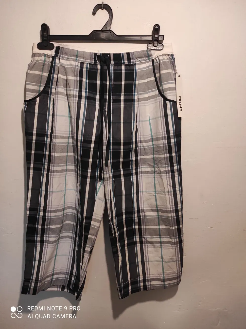 Pantalon Corto hasta la rodilla DKNY