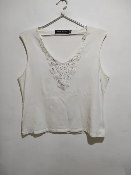 Camiseta sin mangas Onara on jeans