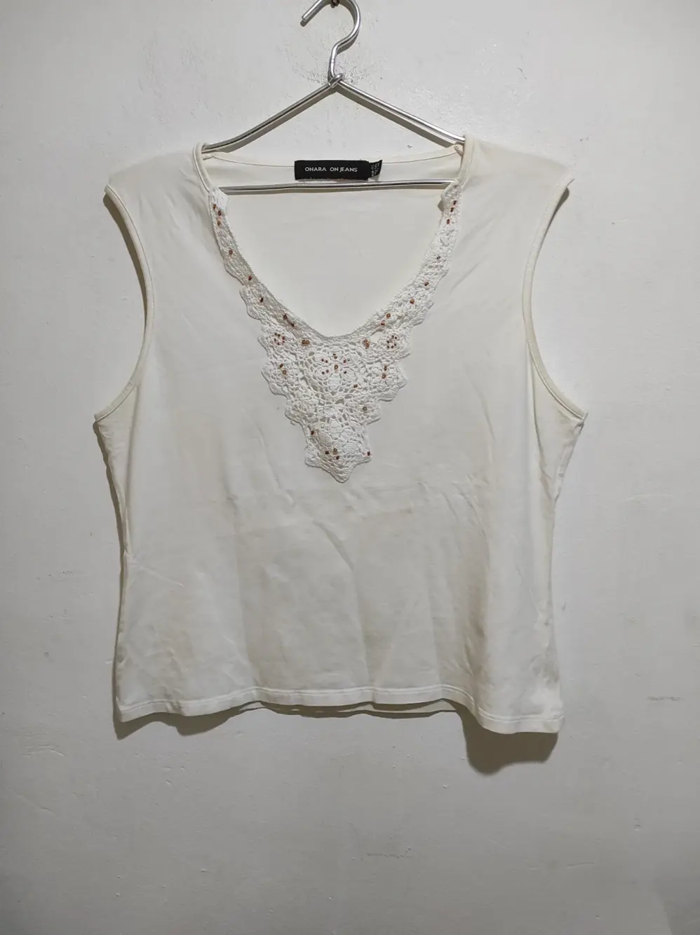 Camiseta sin mangas Onara on jeans