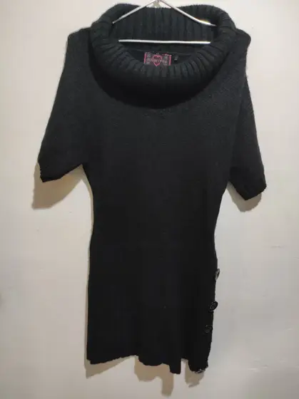 Vestido grueso cuello alto Jennyfer