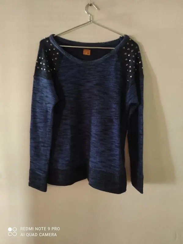Jersey Pull & Bear con adornos