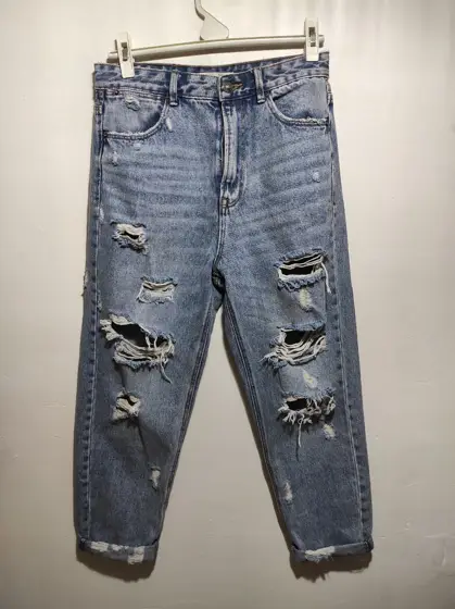 Pantalon vaquero roto stradivarius talla M 38