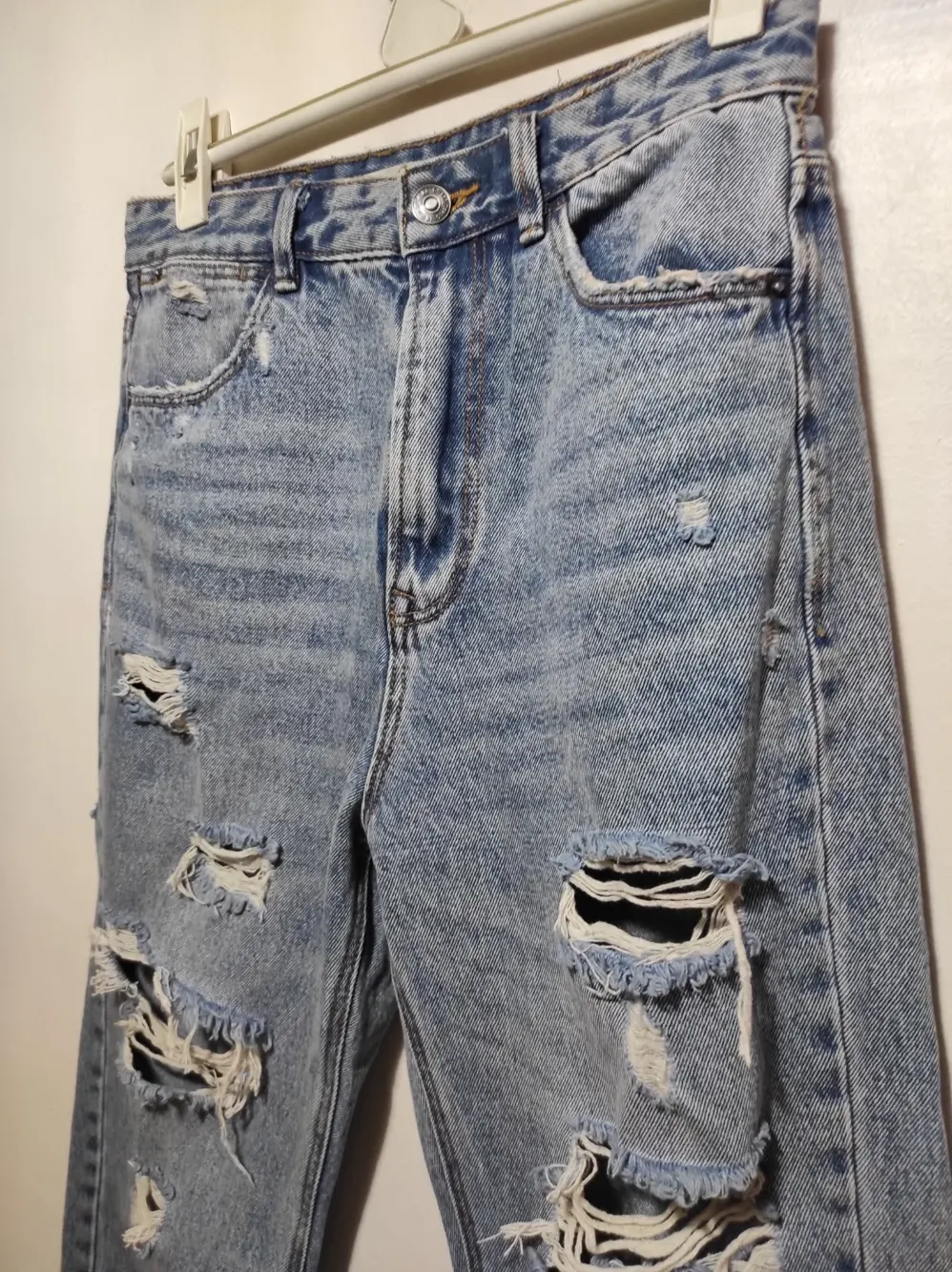 Pantalon vaquero roto stradivarius talla M 38, foto 4