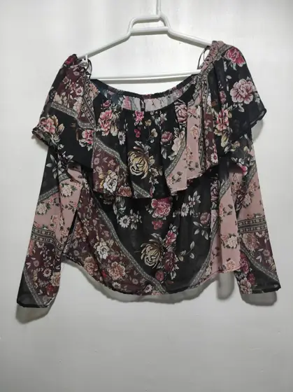 Blusa floral stradivarius talla M