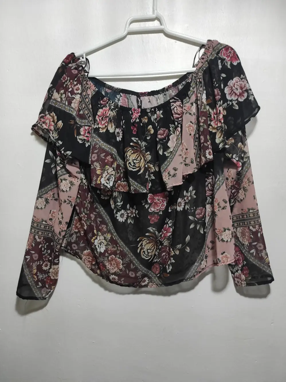 Blusa floral stradivarius talla M