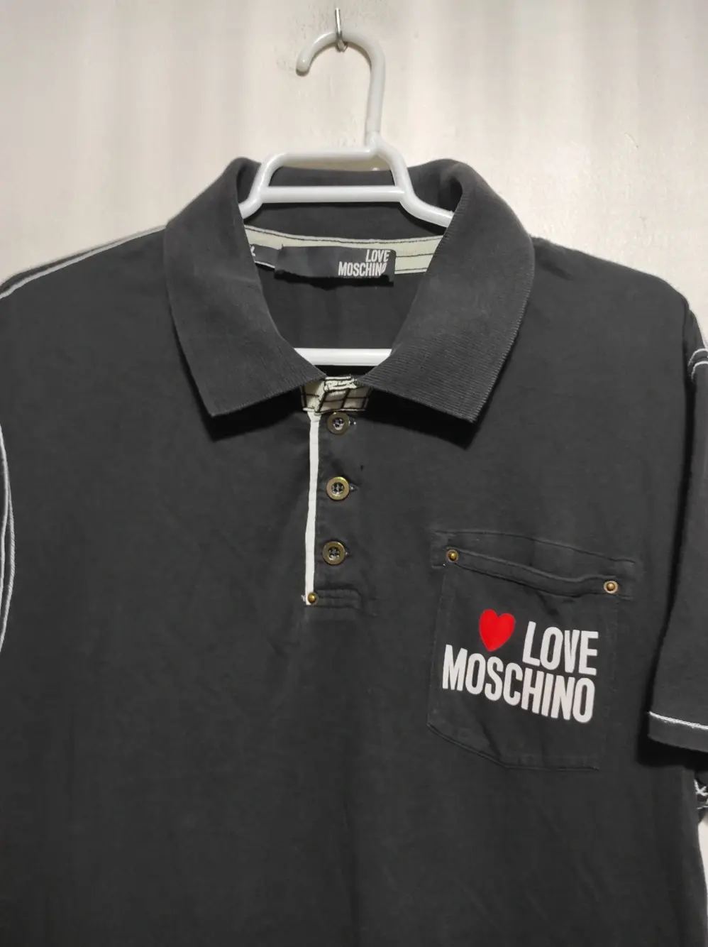 Polo manga corta love moschino talla L pero sirve para M ver medidas, foto 2