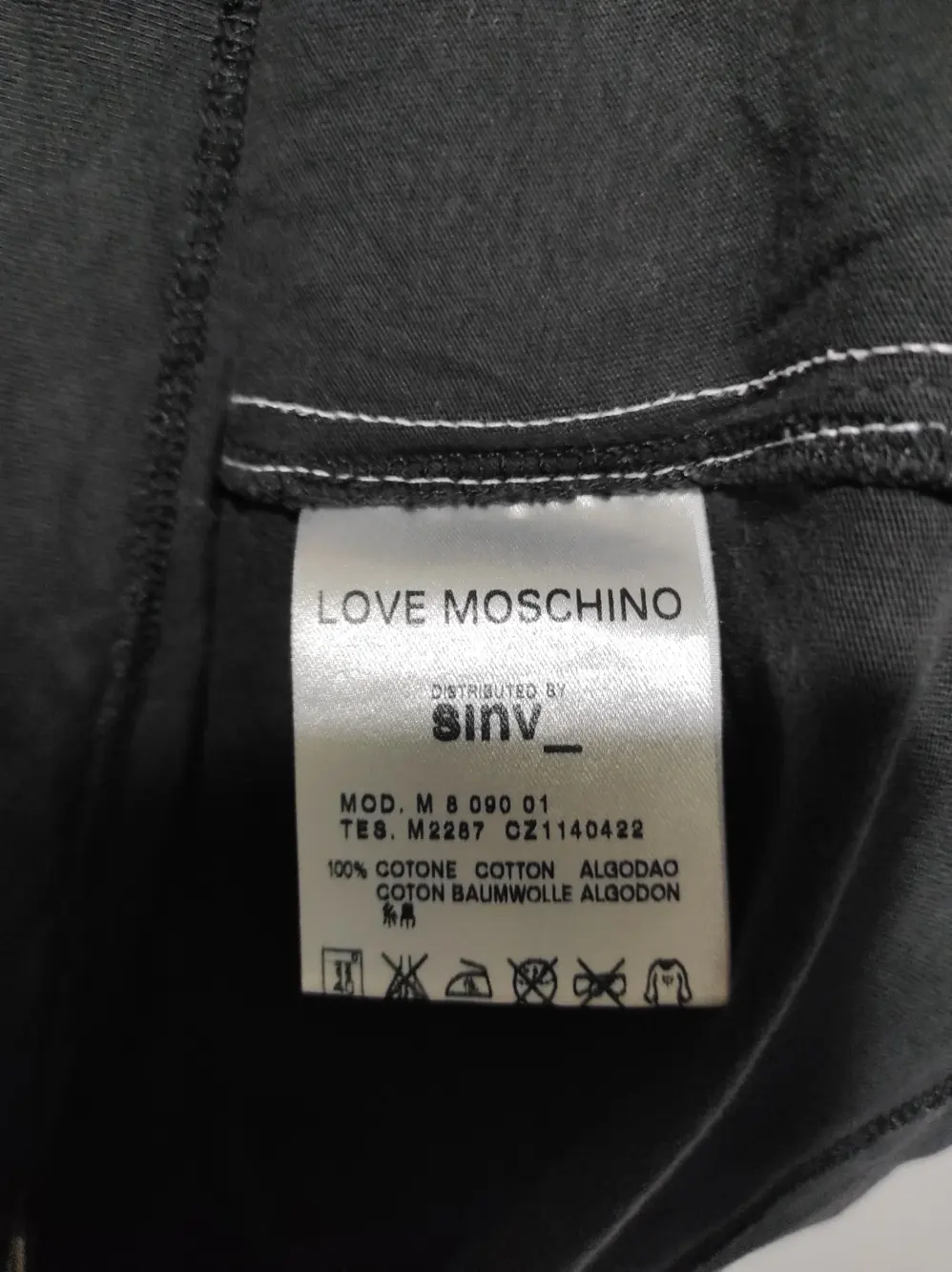 Polo manga corta love moschino talla L pero sirve para M ver medidas, foto 4