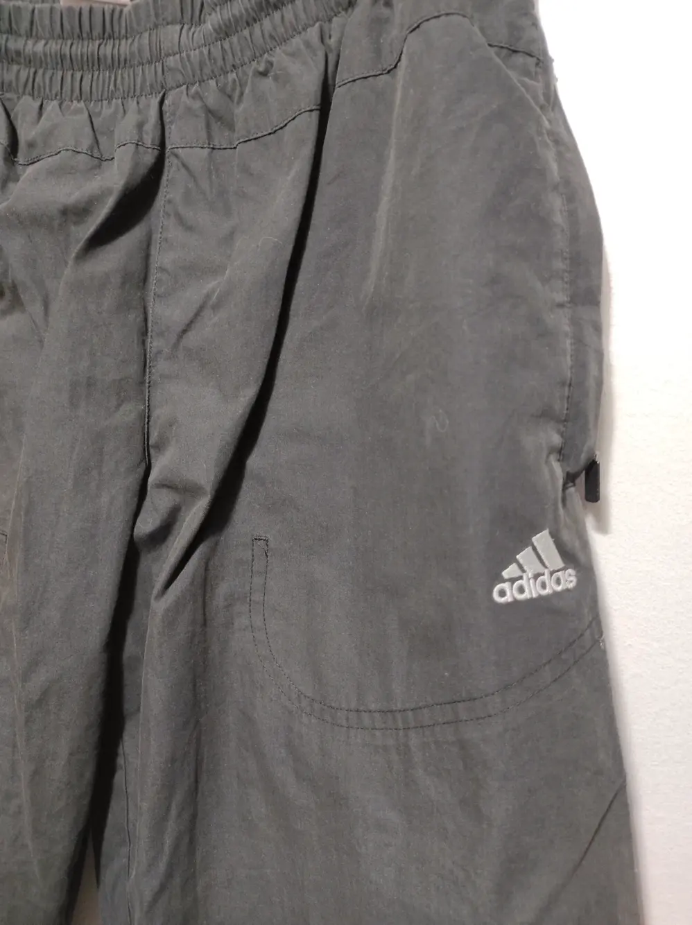 Pantalon corto hasta la rodilla Adidas talla 14 sirve para S ver medidas, foto 2