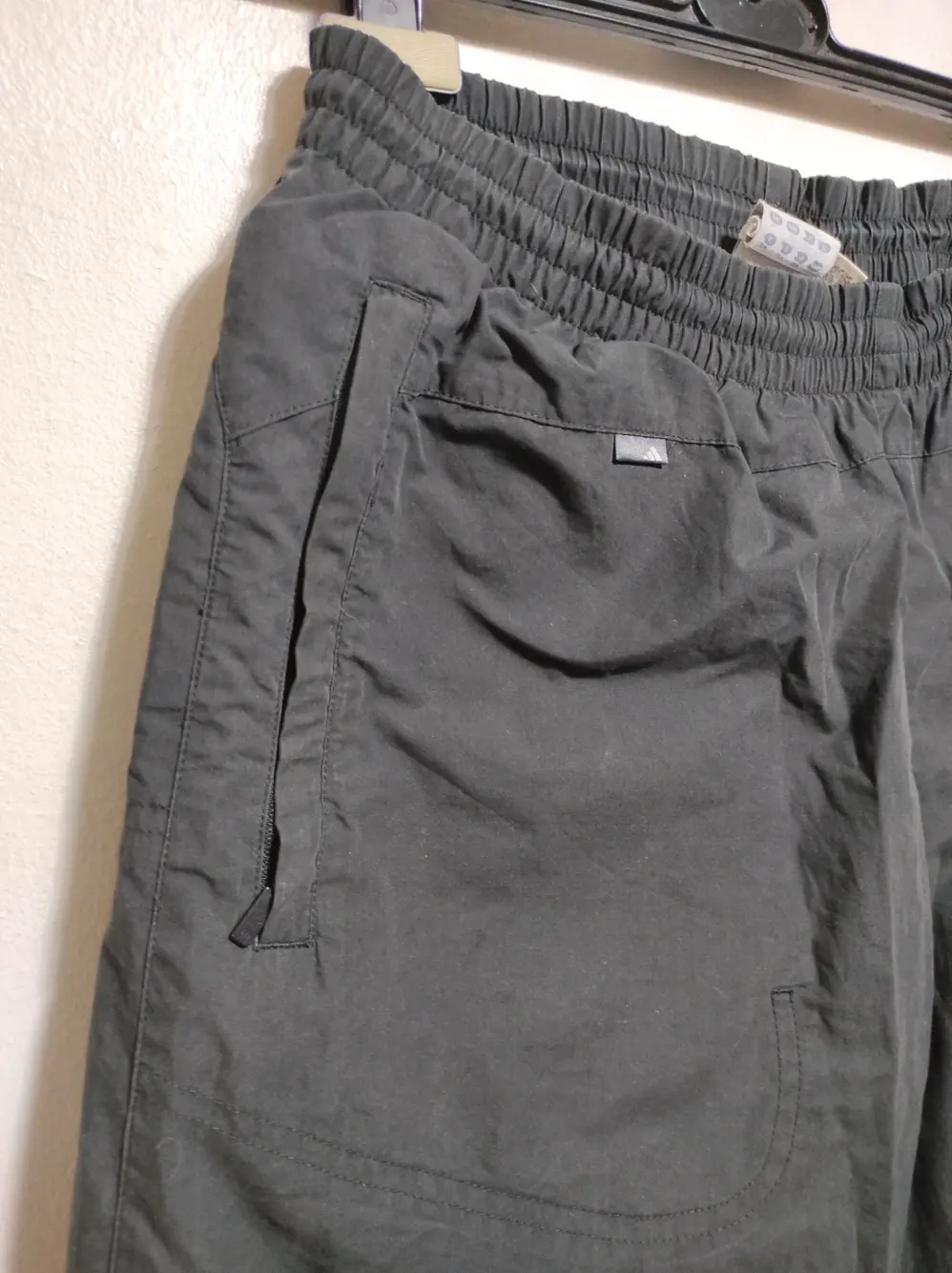 Pantalon corto hasta la rodilla Adidas talla 14 sirve para S ver medidas, foto 3