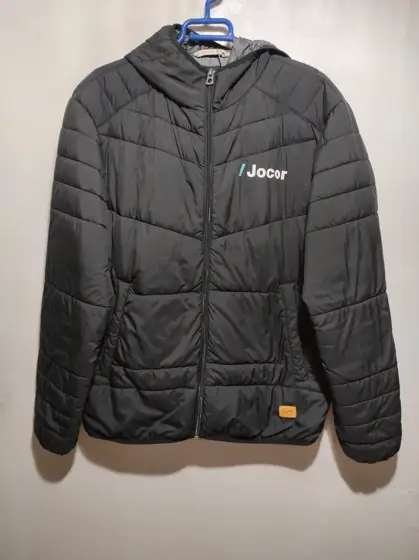Chaqueta acolchada con capucha jack & Jones talla XL sirve para L unisex