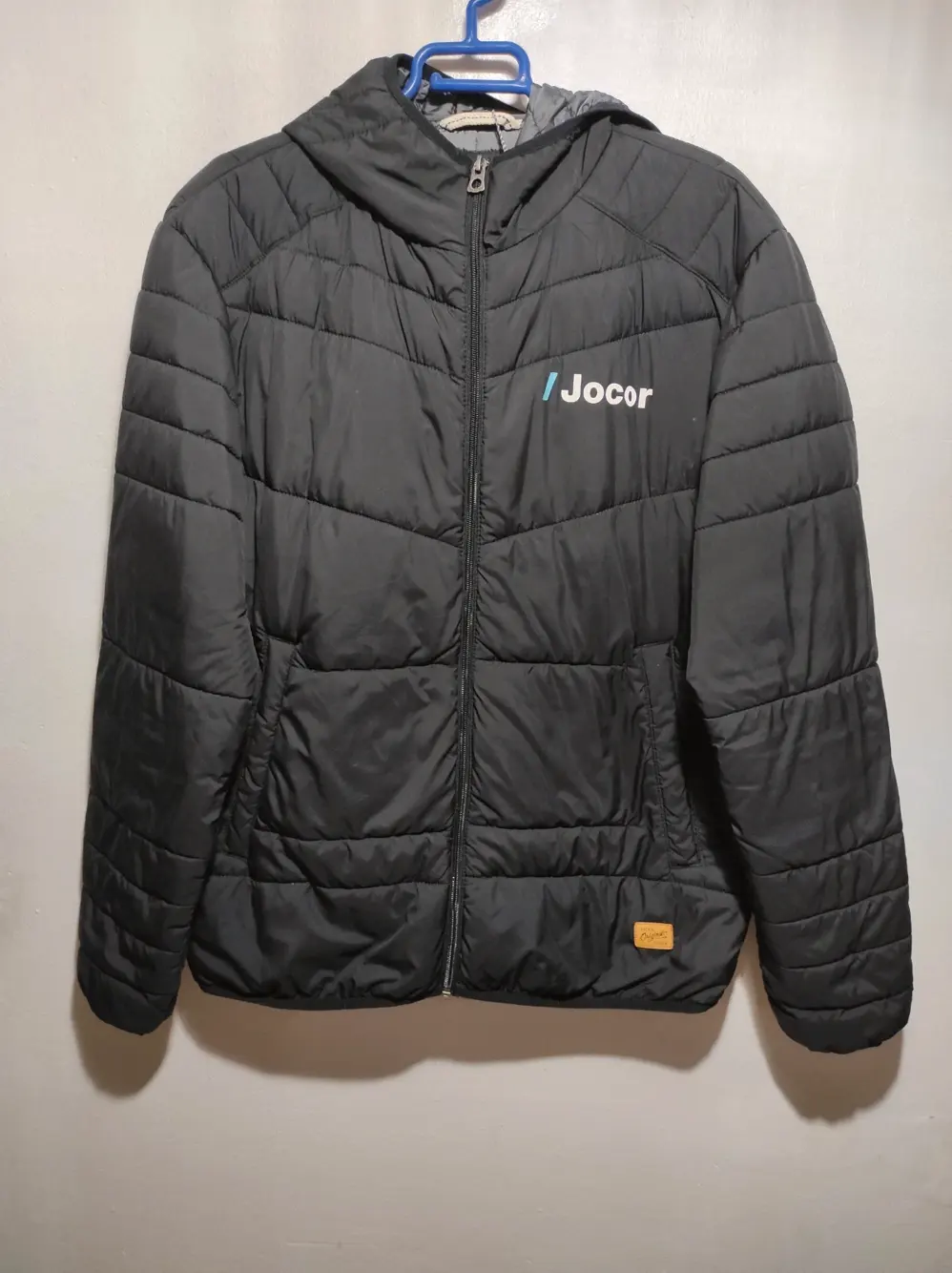 Chaqueta acolchada con capucha jack & Jones talla XL sirve para L unisex