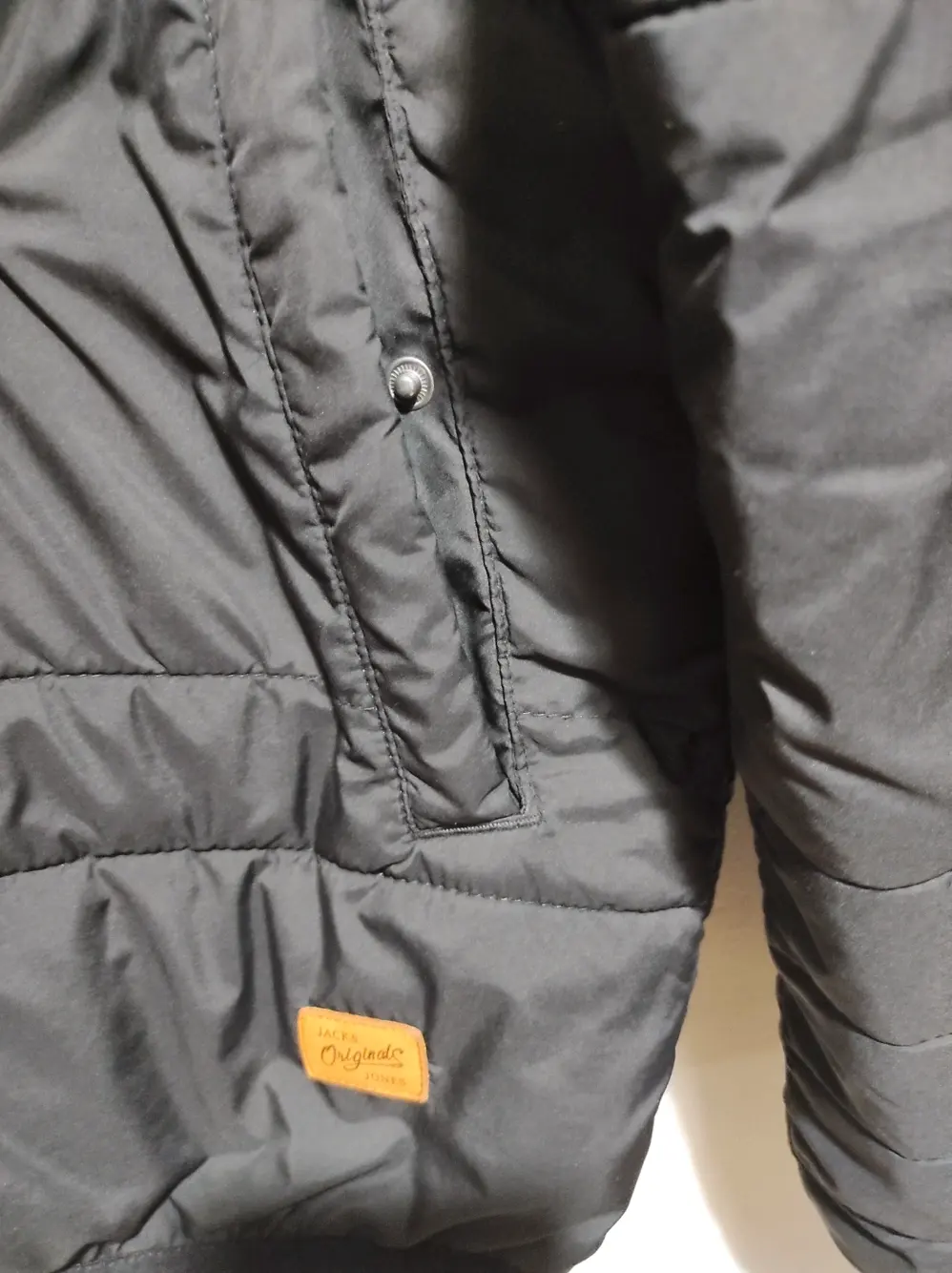 Chaqueta acolchada con capucha jack & Jones talla XL sirve para L unisex, foto 3