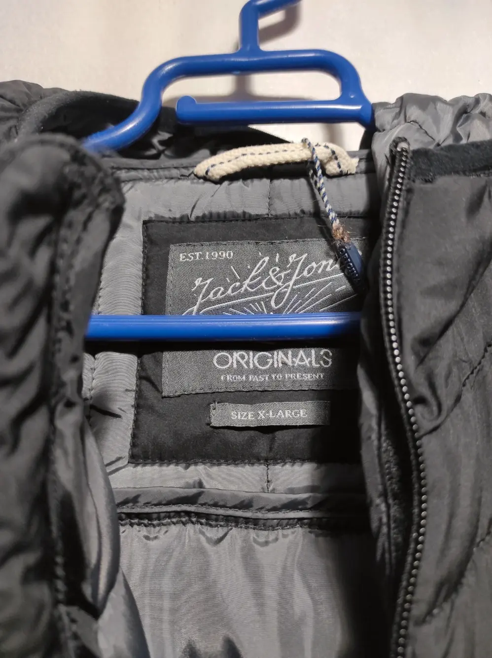 Chaqueta acolchada con capucha jack & Jones talla XL sirve para L unisex, foto 4