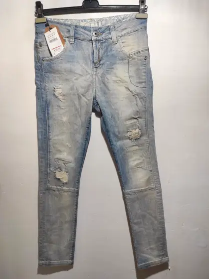 Pantalon vaquero roto Bershka talla 36 pero es mas una M ver medidas!!