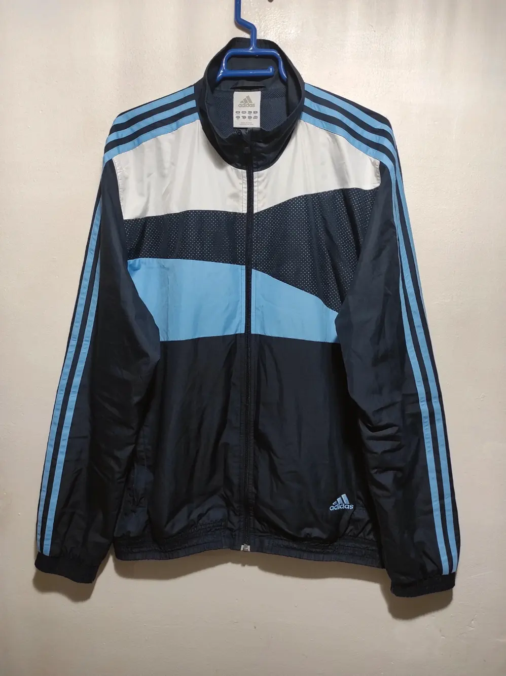 Chaqueta chandal Adidas talla L sirve para M ver medidas