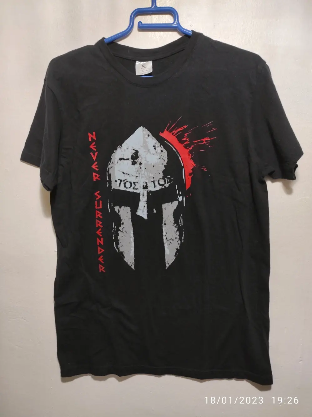 Camiseta manga corta never surrender B&C talla M
