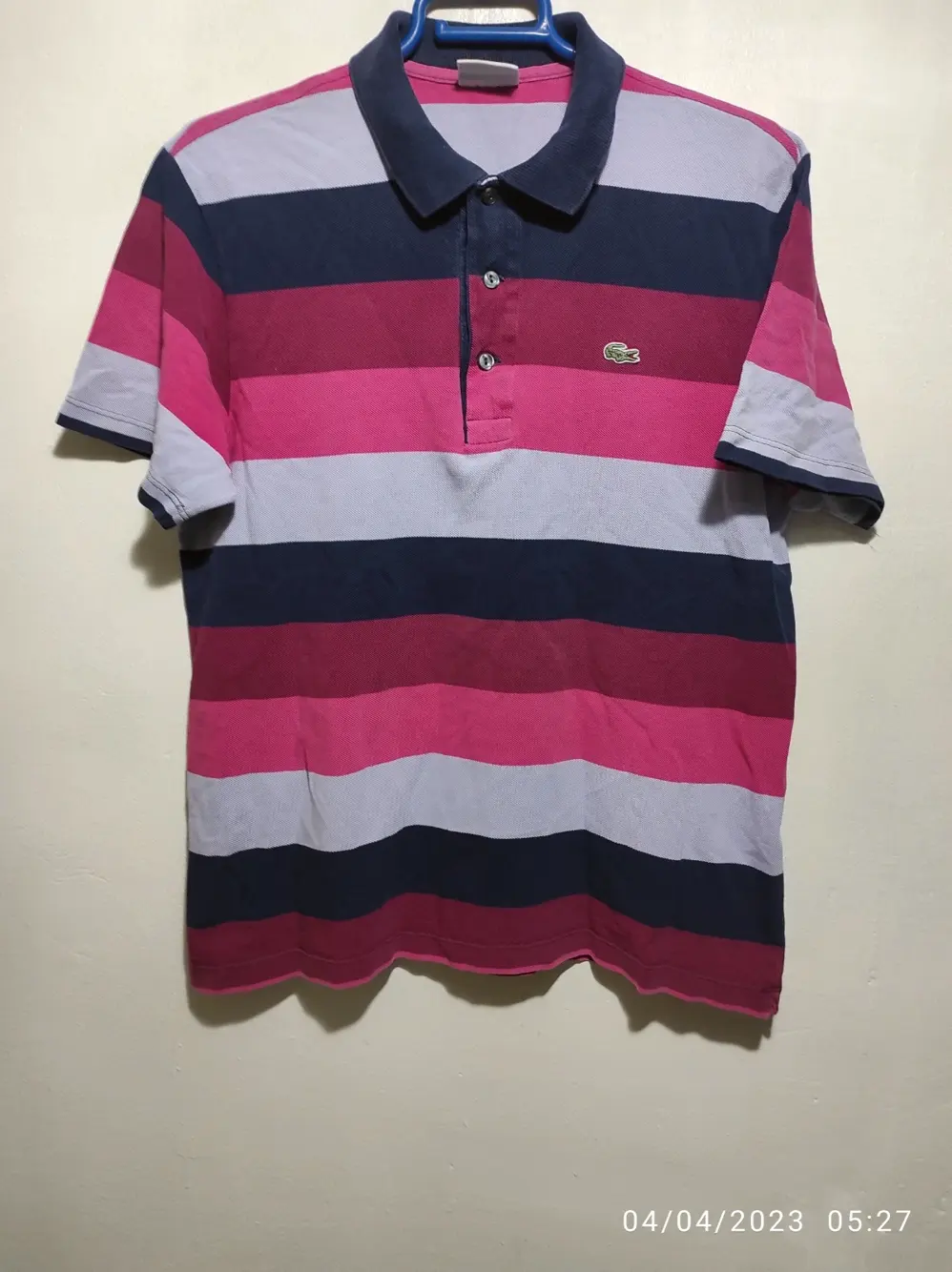 Polo a rayas Lacoste talla 4 equivale a una M
