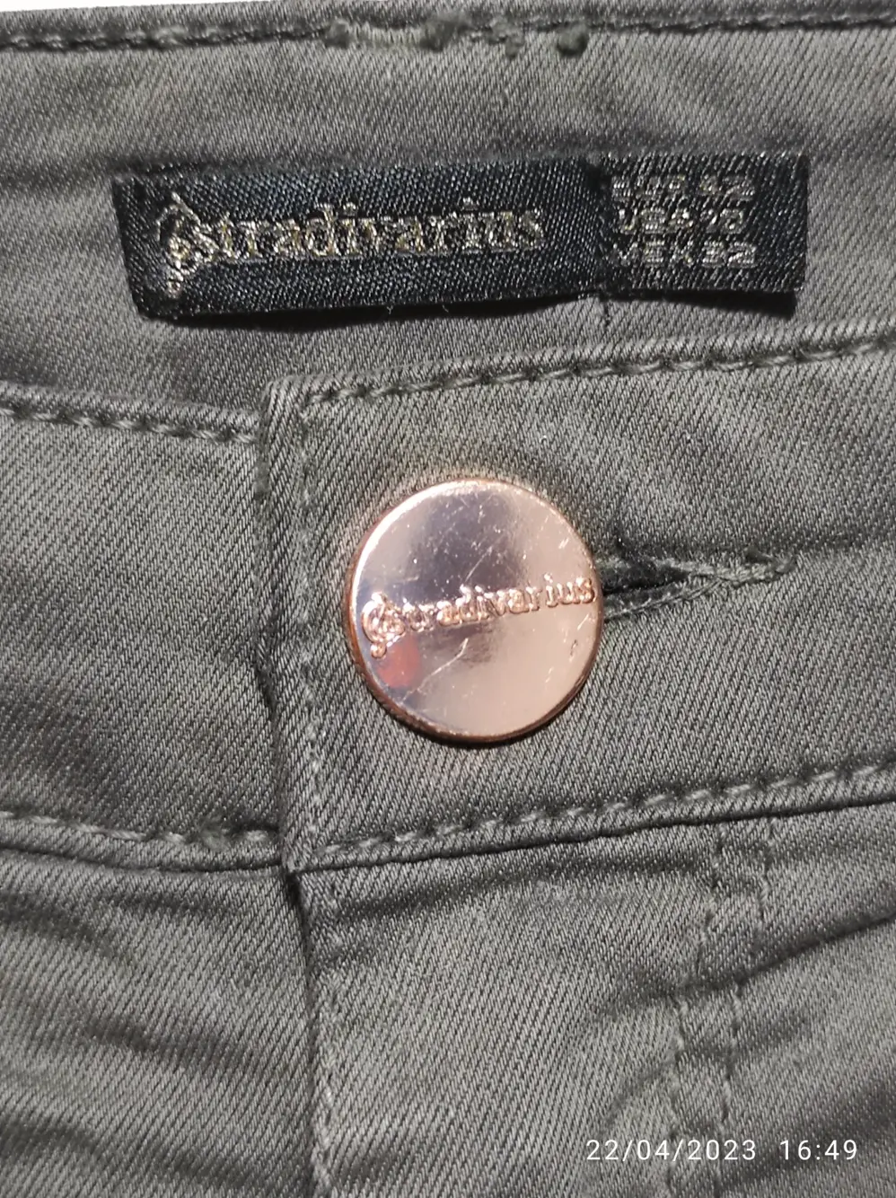 Pantalon pitillo Stradivarius talla 42, foto 2