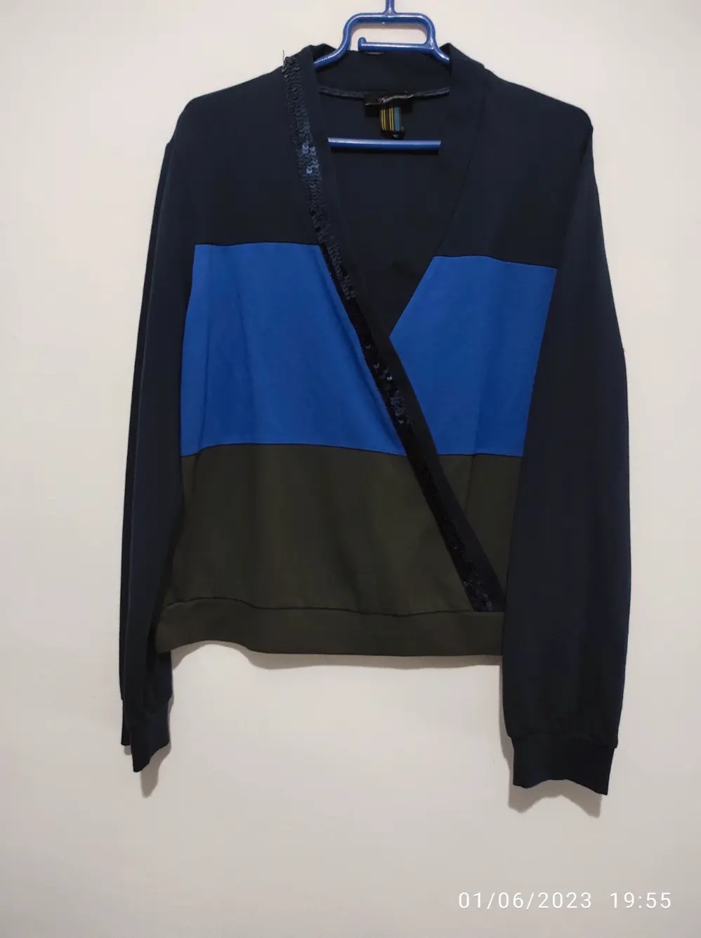 Jersey Mariella Rosati talla 46 pero es mas una 42 XL ver medidas