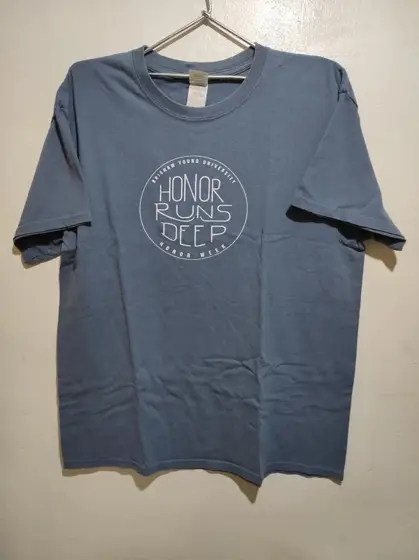 Camiseta manga corta #honor runs deep Gildan