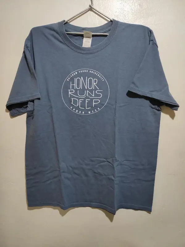 Camiseta manga corta #honor runs deep Gildan