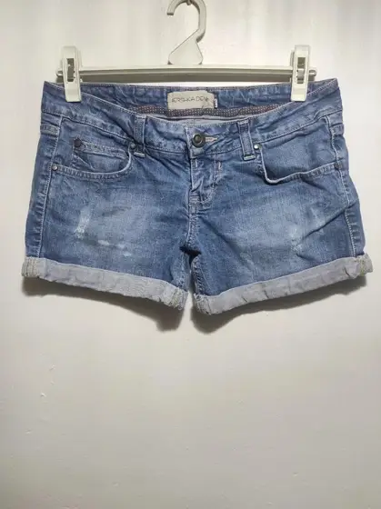 Pantalon short Bershka denim talla 36 S pero es mas una M