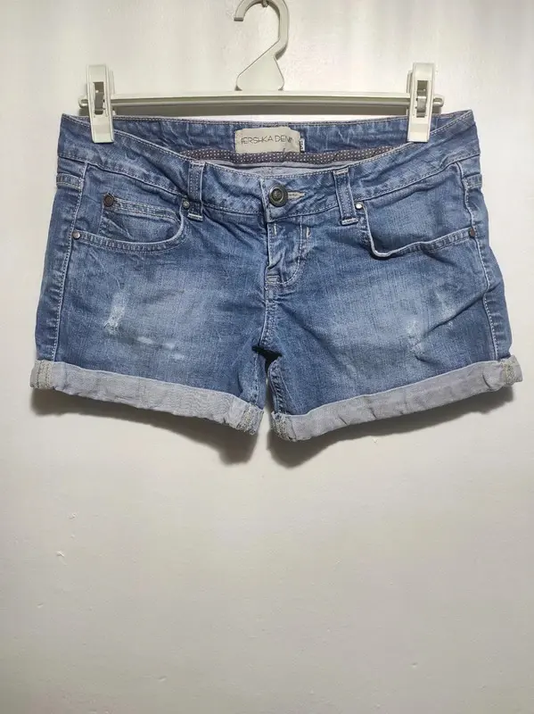 Pantalon short Bershka denim talla 36 S pero es mas una M