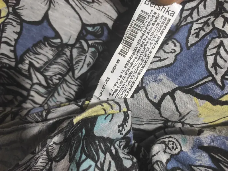 Camiseta estampada con flores y bolsillo manga corta Bershka talla L, foto 4