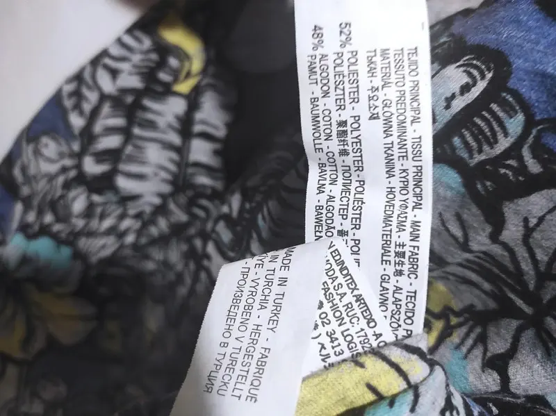 Camiseta estampada con flores y bolsillo manga corta Bershka talla L, foto 5