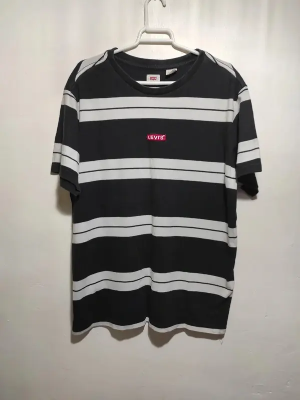 Camiseta a rayas manga corta Levi's Strauss talla S pero sirve para M