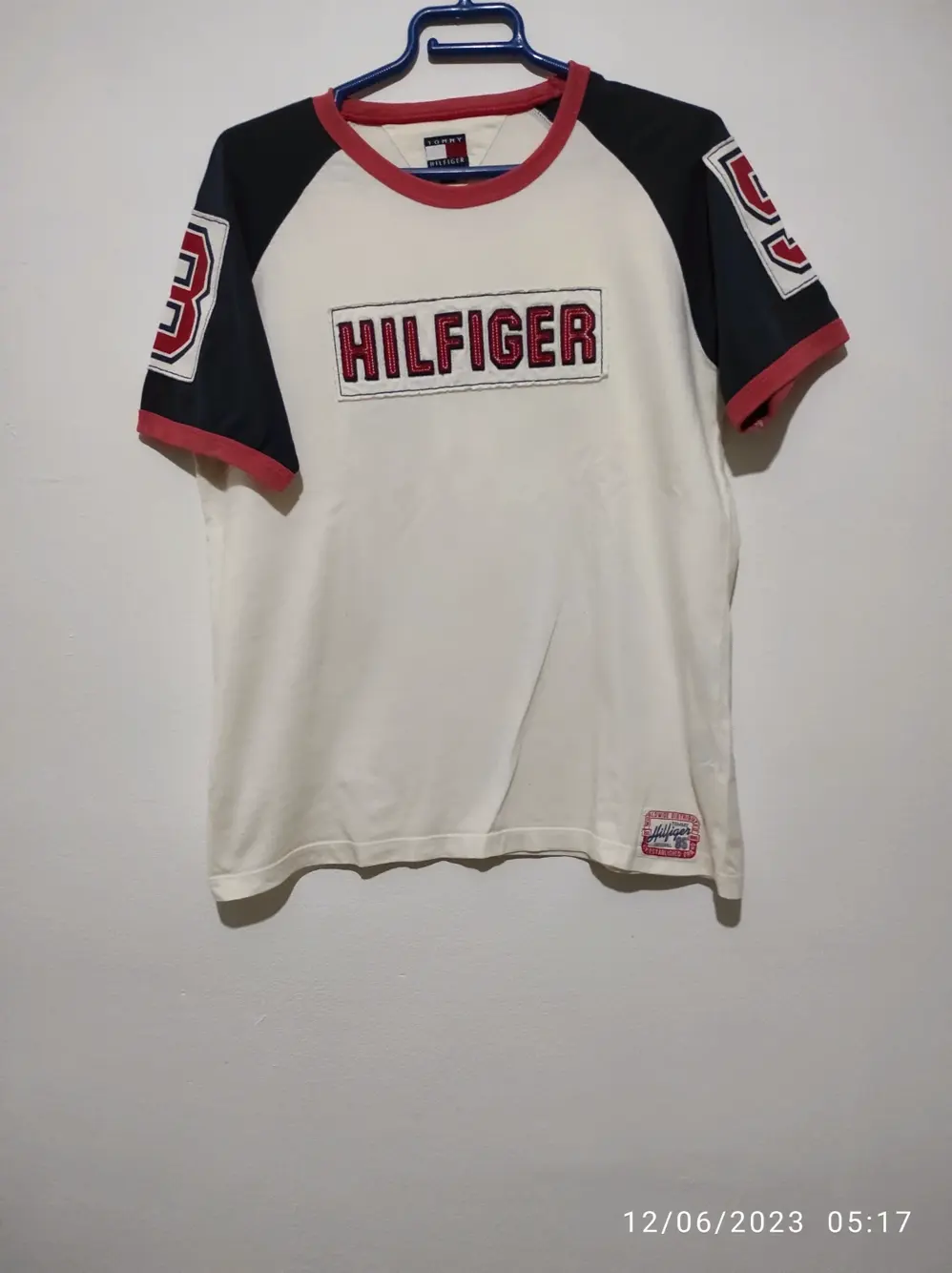 Camiseta manga corta Tommy Hilfiger talla 14L sirve para S ver medidas