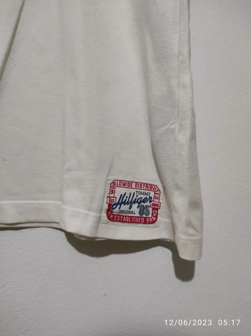 Camiseta manga corta Tommy Hilfiger talla 14L sirve para S ver medidas, foto 2